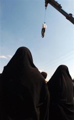 イランの公開絞首刑は苦しみを与えるクレーン吊り(ﾟﾟ;)ｴｴ_a0028694_19213552.jpg