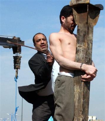 イランの公開絞首刑は苦しみを与えるクレーン吊り(ﾟﾟ;)ｴｴ_a0028694_1921562.jpg
