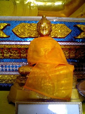 #049 ワット・パイローム(วัดไผ่ล้อม) ~チャンタブリー~_c0039685_2213408.jpg