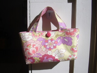 small tote with handmade button_d0011990_5512965.jpg