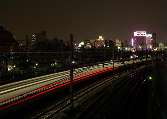 夜桜と夜の電車_c0031105_320682.jpg