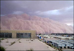 ★砂嵐･･･イラクの巨大砂嵐が街を飲み込む写真　(゜゜；）ｺﾜ_a0028694_1222375.jpg