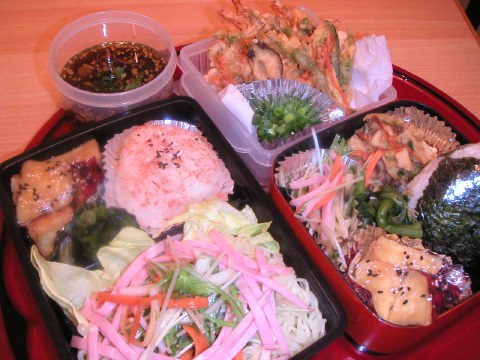 今日の朝弁と昼弁当_b0033423_8293287.jpg