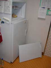 冷蔵庫のドアの開く向きの交換_b0054727_2385160.jpg