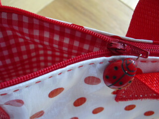 oilcloth bag with red dots_d0011990_3323280.jpg