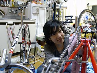 定例の公園での朝食と、自転車メンテナンス_c0017199_1145746.jpg