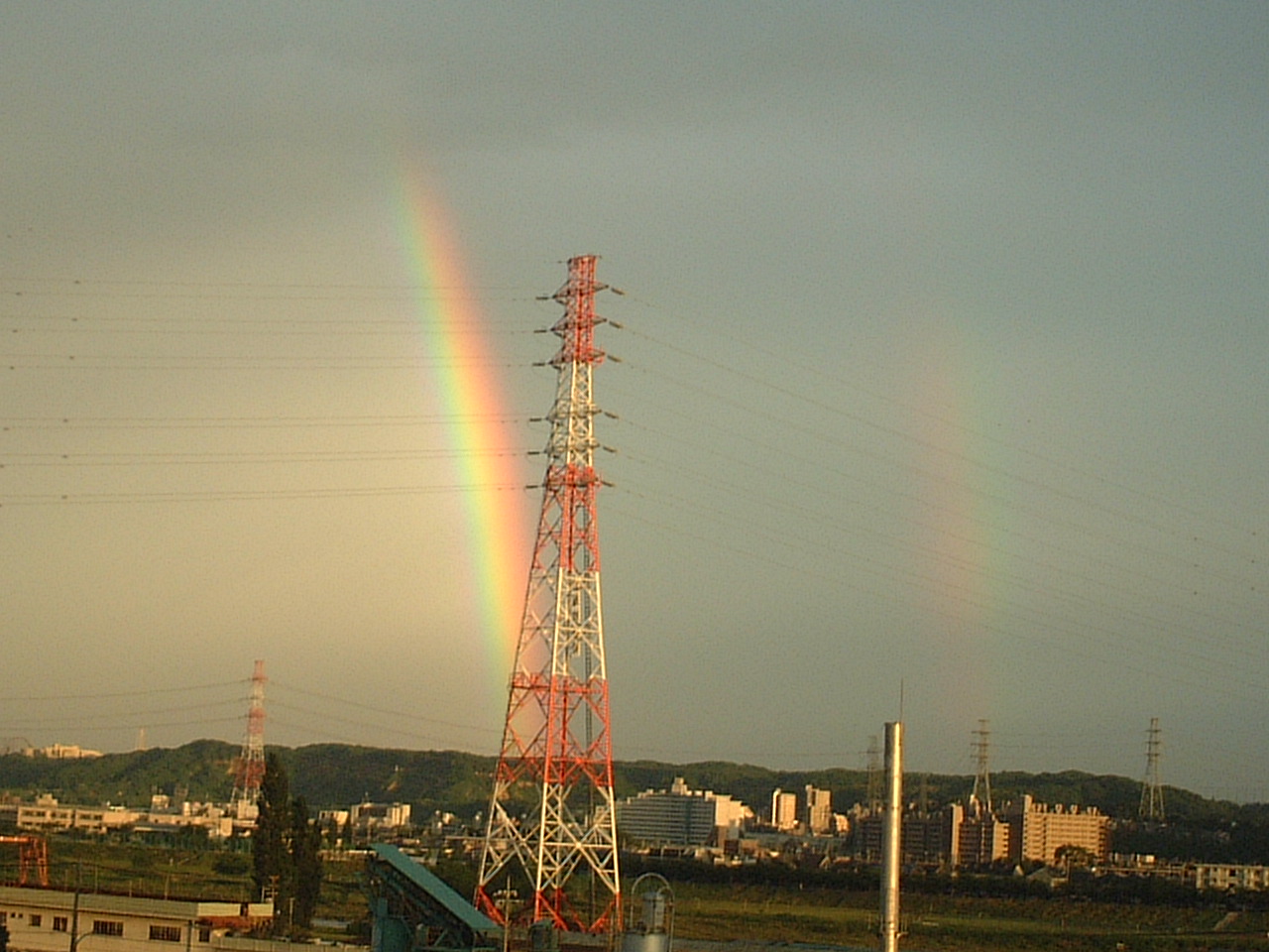 空に架かる虹_c0047602_20252783.jpg