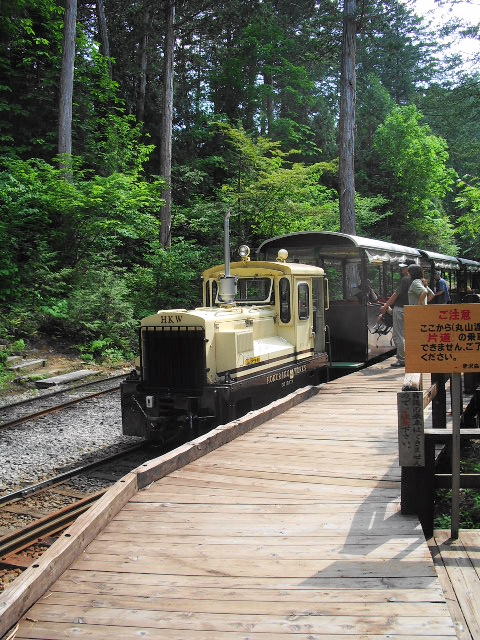 新緑の木曽路をゆく3：赤沢森林鉄道・編_b0068541_234347.jpg