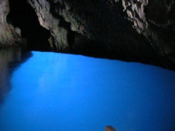 青の洞窟・・だけど、カプリ島じゃないのだ。_d0067698_1973675.jpg
