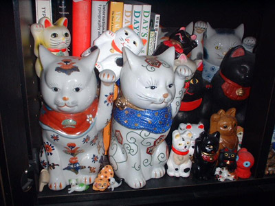 初公開うちの猫様(招き猫)です。_a0028451_183512.jpg
