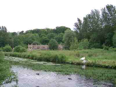 英国の有名な田舎風景　Bibury Cotswold_b0026829_73338.jpg