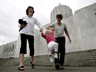 Gay rights activists see hope in Ore. civil unions _d0066343_1365959.gif