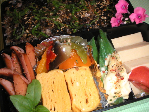 今日の弁当は海苔弁他です。_b0033423_7323781.jpg