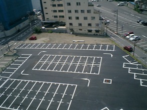 いきなり駐車場が完成_c0010547_23123269.jpg