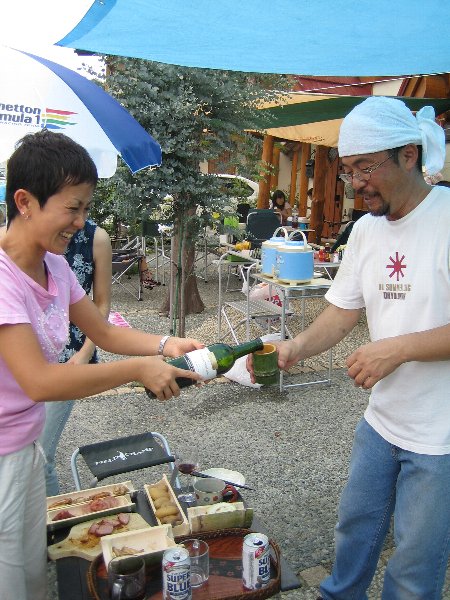 まぁどうぞどうぞ!_c0038619_9744100.jpg