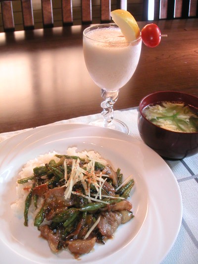 独りの朝ご飯は　お庭の野菜で作りましたぁ〜（~▽~喜）わーい！_b0033423_1238212.jpg