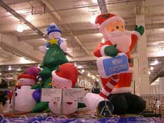 クリスマス用品&八重桜_b0054727_0574633.jpg