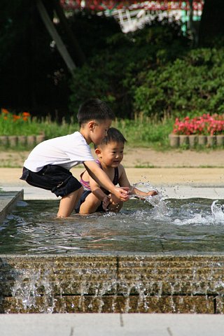 水遊び　　in大阪城公園_c0069684_22124579.jpg