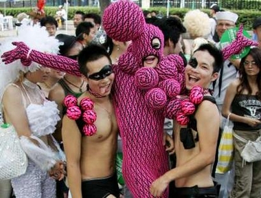 Tokyo Lesbian and Gay Parade - AP and Reuters Photos_d0066343_211916.jpg