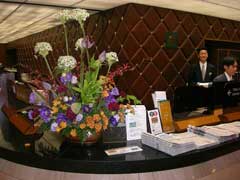 ホテルの花に「蓮」 (蓮画像ぢゃないよ)_b0054727_0555787.jpg