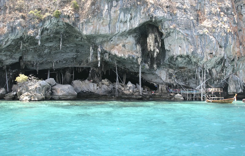 タイの旅 海賊の洞窟 香港で写真を撮ってみる タイの旅 海賊の洞窟 香港で写真を撮ってみる