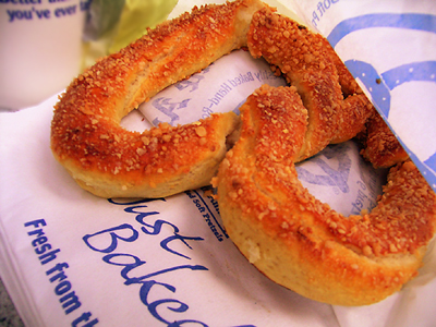 ソフト・プリッツェルのお店-Auntie Anne\'s_b0007805_11572997.jpg