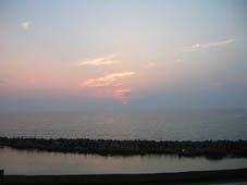 堪能！夕陽と日本海と魚と信濃川（寺泊とその周辺）_c0014967_19401432.jpg