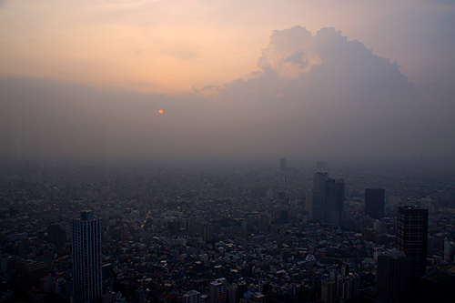 変なもの写真　その５　夕焼けに染まり損なった雲達_c0061503_1924137.jpg