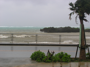 ９月６日今日も海は大荒れ_c0070933_1952192.jpg