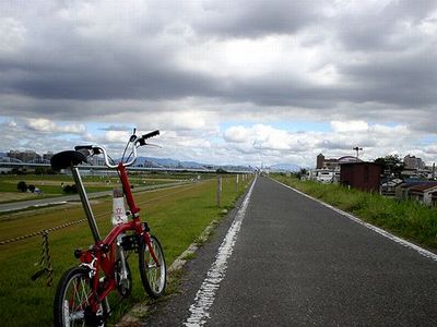 自転車のある風景　　　　　どこまでも行こう_e0053660_7511782.jpg