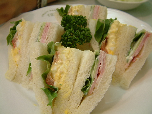 「京橋千疋屋でサンドイッチランチ」_a0000029_2342440.jpg