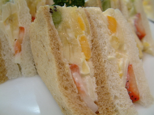「京橋千疋屋でサンドイッチランチ」_a0000029_23501994.jpg