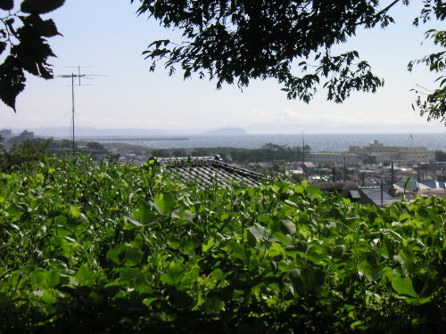 遠く見ゆるは江ノ島_c0048132_12344391.jpg