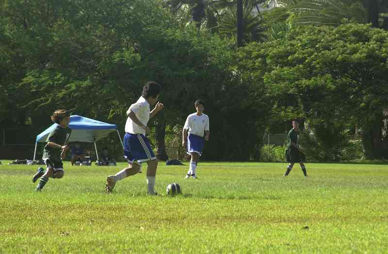 ハワイのU-19クラブチームのサッカーが始まりました。_d0006251_6322498.jpg