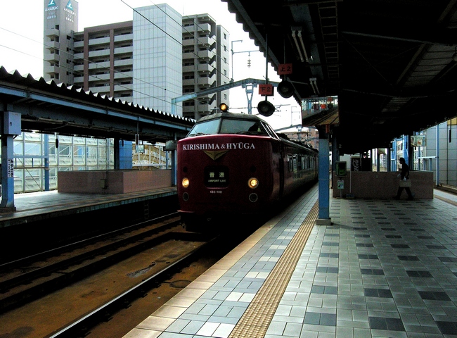 旅窓：宮崎駅にて。キリシマ＆ヒュウガ号の入線♪_a0031821_595137.jpg