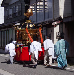 松波の秋祭り 昔はぼんころやま祭りと呼ばれていました_b0033490_202374.jpg