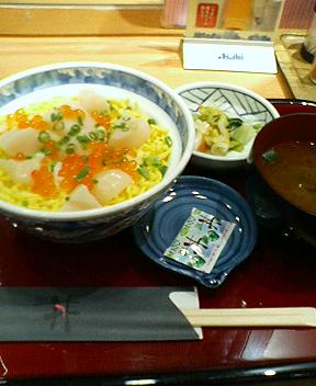 本日の昼食♪～ほたていくら丼_e0039783_12283731.jpg