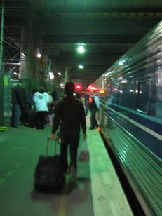 16 SEP 2005　シドニー行き夜行列車に乗り込む_c0000751_2339207.jpg