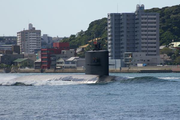 潜水艦浮上セリ_e0019178_21443032.jpg