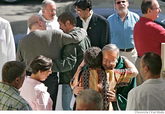 Bay Area, US: Gay Catholics keeping faith despite Vatican - SF Chronicle_d0066343_217627.jpg