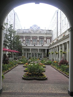 秋のパティオ「カフェ アプレミディ」_a0036952_18351255.jpg