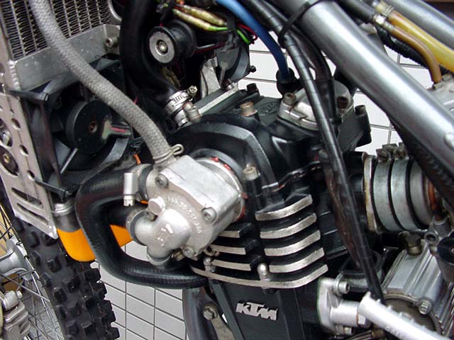 KTM LC4 ウォーターポンプ 分解修理 : 「 改造魂 」