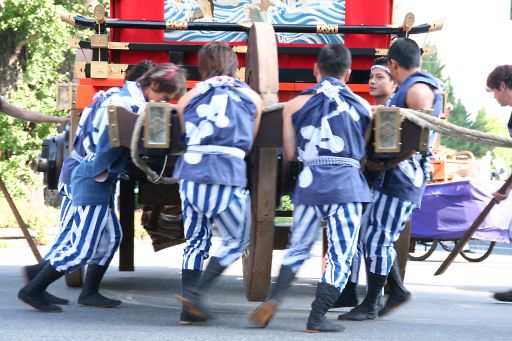 大津祭２・・・・曳山が角を曲がる時_a0031741_23392054.jpg