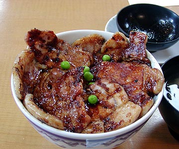 豚丼（ぶたどん）_e0065268_2023562.jpg