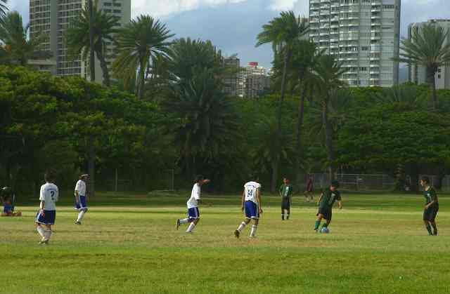 １０月１６日U-19カピオラニ公園サッカーゲーム_d0006251_7375963.jpg