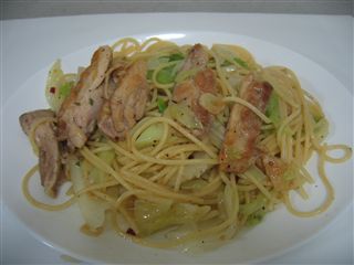 チキンとキャベツのパスタ_b0028564_1402386.jpg