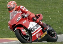 Michael Schumacher prova la Ducati_c0005954_112251.jpg