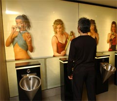 ★5星ホテルの男子トイレにセクシーモデルの写真が(*゚.゚)_b0013789_13414743.jpg