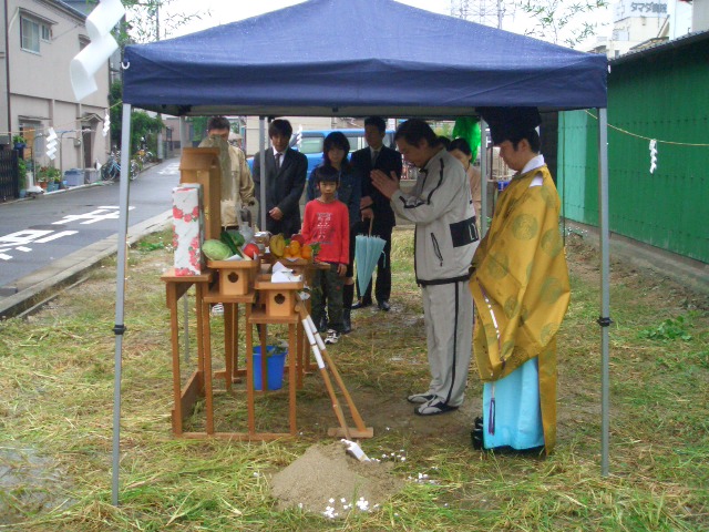 雨の日の地鎮祭_d0039524_2362116.jpg