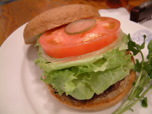 「広尾 HOMEWORK\'Sでサンドイッチ&ハンバーガー」_a0000029_11191216.jpg